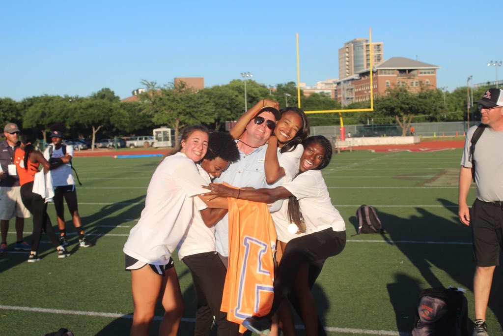 mseales17's tweet photo. Track and these people will always be a part of my all time favorite memories 💙🧡 https://t.co/YANKi2uq85