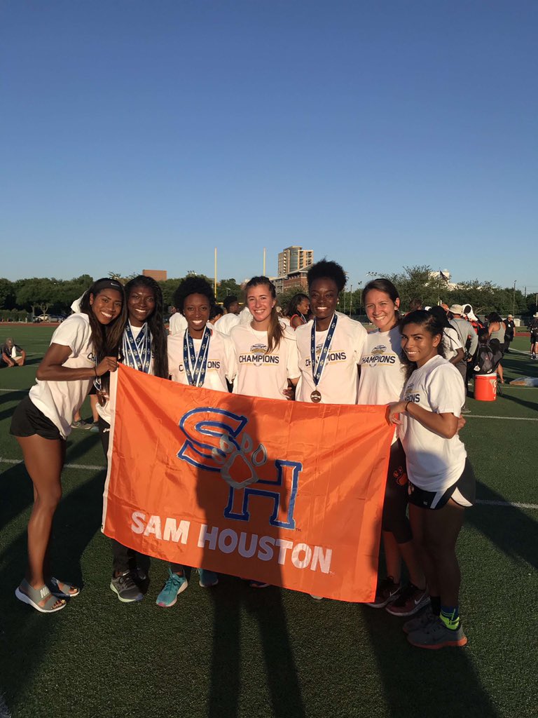 mseales17's tweet photo. Track and these people will always be a part of my all time favorite memories 💙🧡 https://t.co/YANKi2uq85