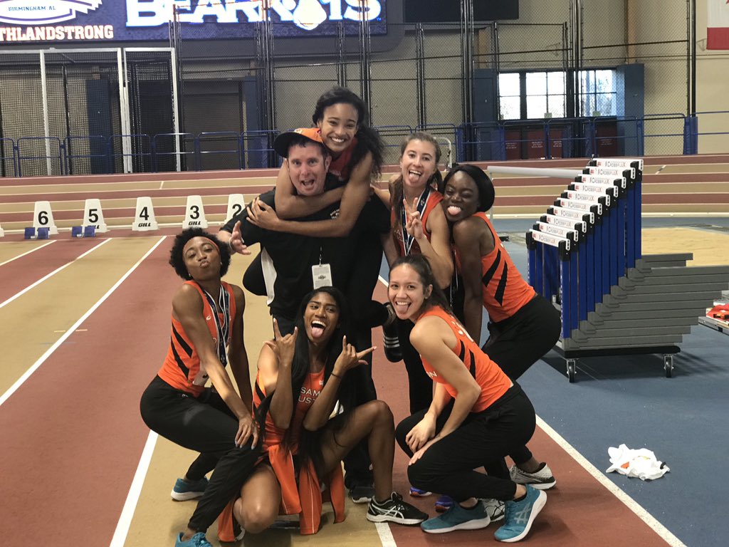 mseales17's tweet photo. Track and these people will always be a part of my all time favorite memories 💙🧡 https://t.co/YANKi2uq85