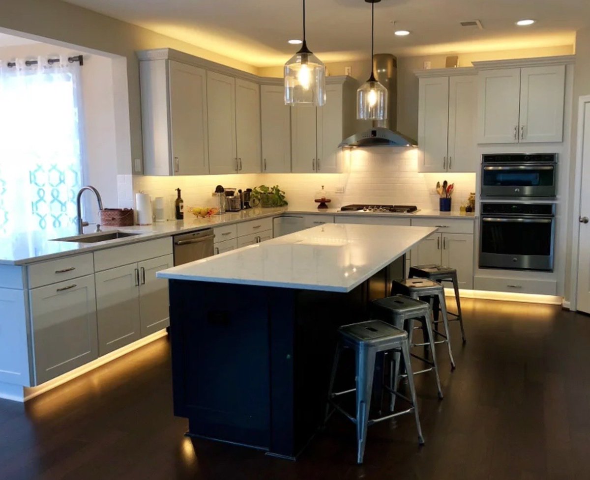 Bliv sammenfiltret brochure Opiate Shake4ndbake on Twitter: "I need some Black Friday Deals on Philips Hue and Hue  Light strips, I want to put a few in my kitchen like this person did!  https://t.co/V8vtZmDqFZ" / Twitter