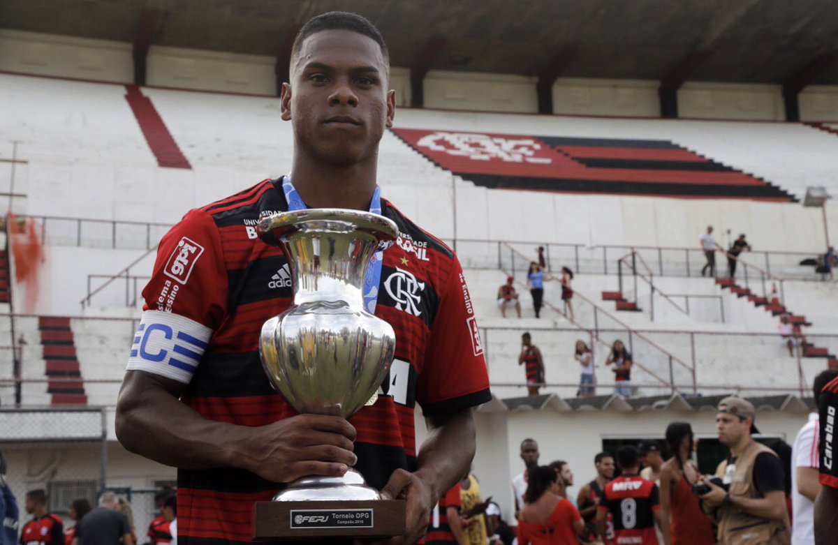 lucassilvaj98's tweet photo. Glória Deus !! Mais um título 🤷🏽‍♂️🏅🏆🔴⚫️🙌🏽 https://t.co/9pQXd9hjwj