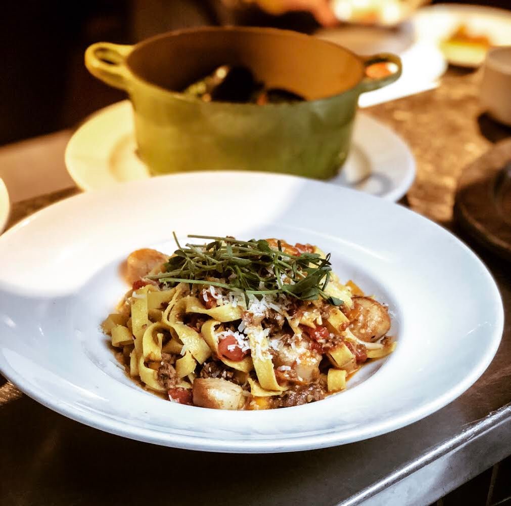 Looking for a pasta fix? Our Scallop Fettuccini will do the trick. Chorizo sausage, tomatoes, red chilies in white wine, butter and parmesan. Bon Appetit! Served weekly on our lunch and dinner menu. #yyc #yyceats #pasta #foodporn #stephenave #bonappetit