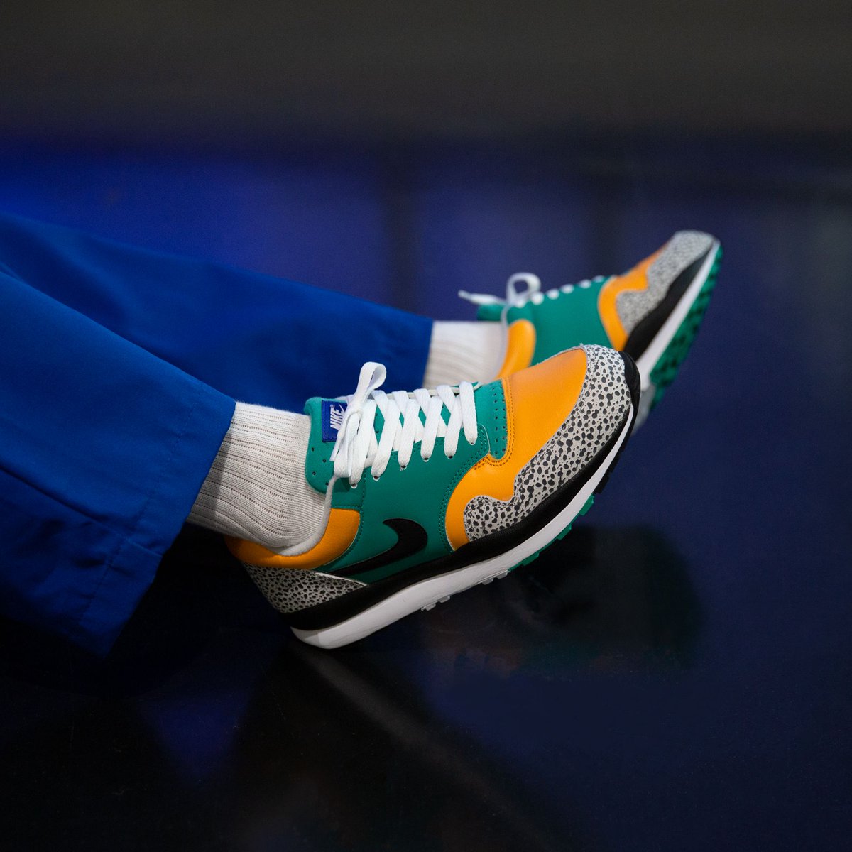 nike air safari se emerald green