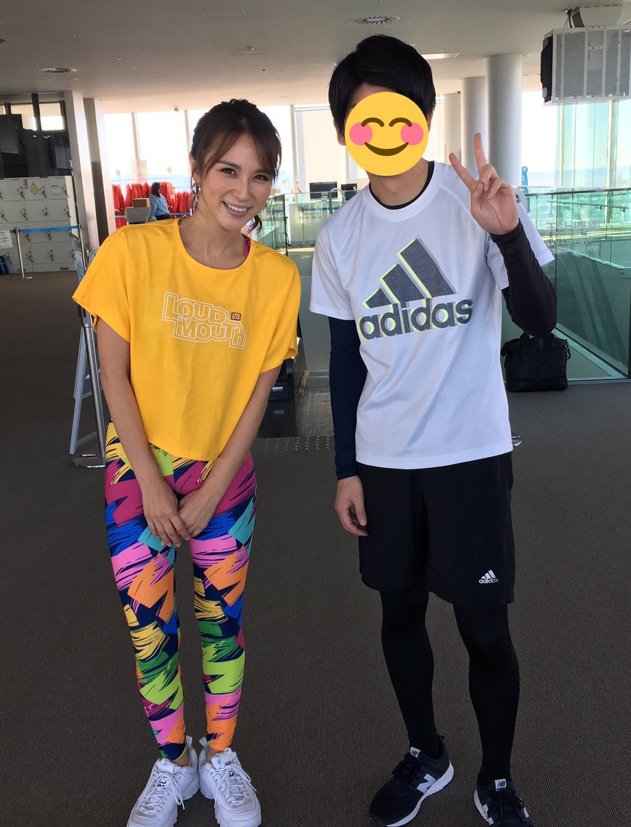 dahcali's tweet photo. あべのハルカスで朝ヨガ。
赤松さんにも会えたし最高!
#LOVEFLAP #赤松悠実 #近畿日本ツーリスト #あべのハルカス #WAVEYOGA https://t.co/gLrw1pBpoW