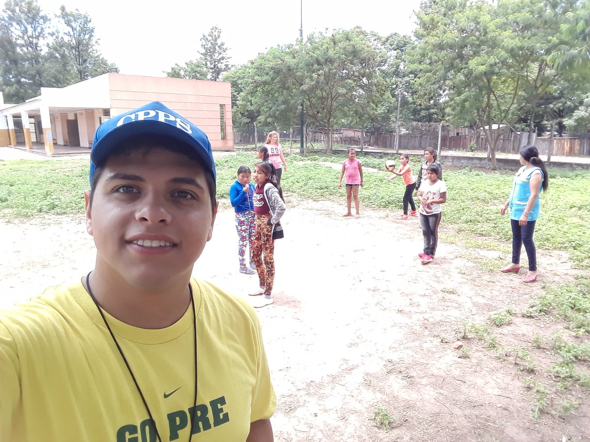 TiagoDegoy's tweet photo. A pedido de ellos...varones contra mujeres <3 voley <3 #MareaAzulDeporteyRecreación #Tartagal #lapachouno4804 #CPPS  @fguillesaavedra @aniberruezo @patriciapinasco @UrtubeyJM @larubita70 @AlancayDel @artydance23 https://t.co/GqOQPfv3GV