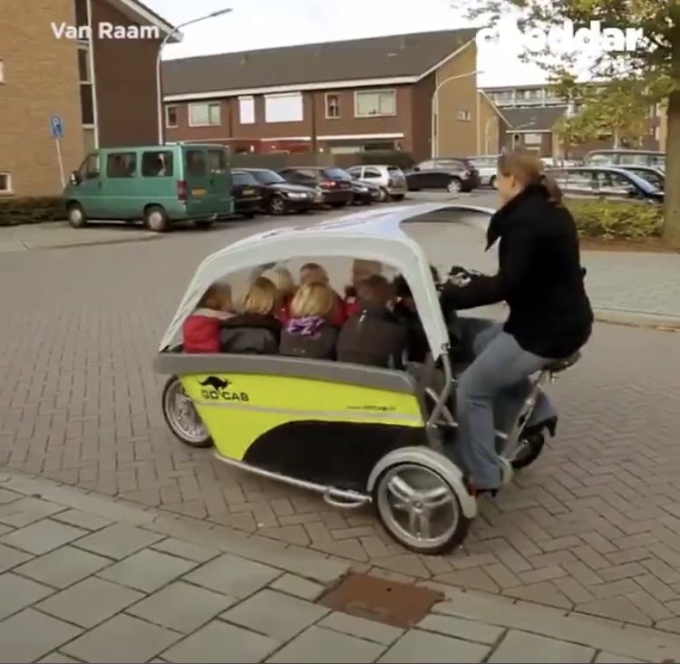 “J’ai 8 enfants à transporter. J’ai donc forcément besoin d’une grosse, grosse voiture”. Demandez aux enfants ce qu’ils en pensent  https://twitter.com/fietsprofessor/status/1062013485427671040?s=21