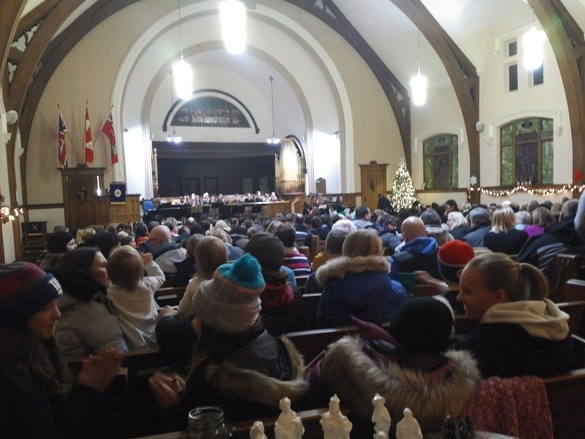 CambCelebrates's tweet photo. Wow. Come out and enjoy the evening. Music and Lights in Village in Hespeler is on tonight. Tree lighting at 8:15 pm https://t.co/EU4Ct2Q4YZ