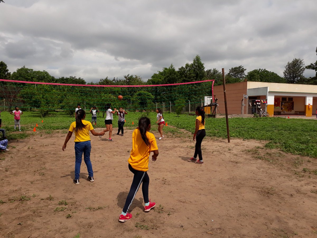 TiagoDegoy's tweet photo. Asi se vivio... olimpiadas <3 @fguillesaavedra @larubita70 @aniberruezo @patriciapinasco @AlancayDel @artydance23 @UrtubeyJM #CPPS #MareaAzulDeporteyRecreación #Tartagal #lapachouno4804 #ESA https://t.co/4v2AXkxgZf