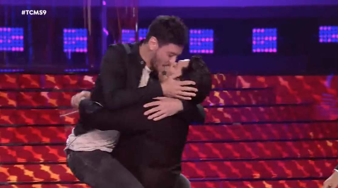 Lecturas's tweet photo. ¿Te has enterado del besazo (bueno, BESAZOS) que se dieron ayer @braysefe y @cepedaoficial? #brepeda #TCMS9 https://t.co/Xo99dsGVCb https://t.co/A4I7XIvt8e