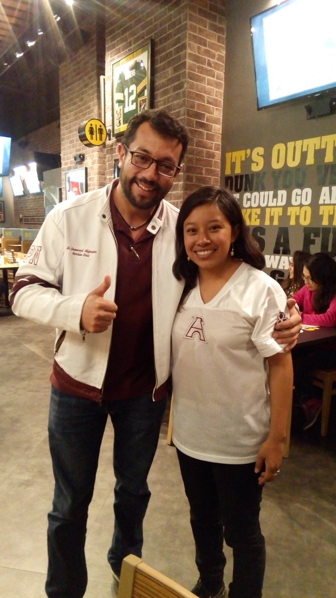 AnnK_Z's tweet photo. Es un gusto estar con el Dr.@EmmanuelMerchan en @BWWingsMX, para ver el la gran final de @BB_IPN vs @AUTENTICOS_UANL de @OnefaMX grupo #Verde. #VamosBB's #CreamosJuntos #Huélum #TodosSomosIPN #PolitécnicosDeCorazón https://t.co/vpXvi60h5U