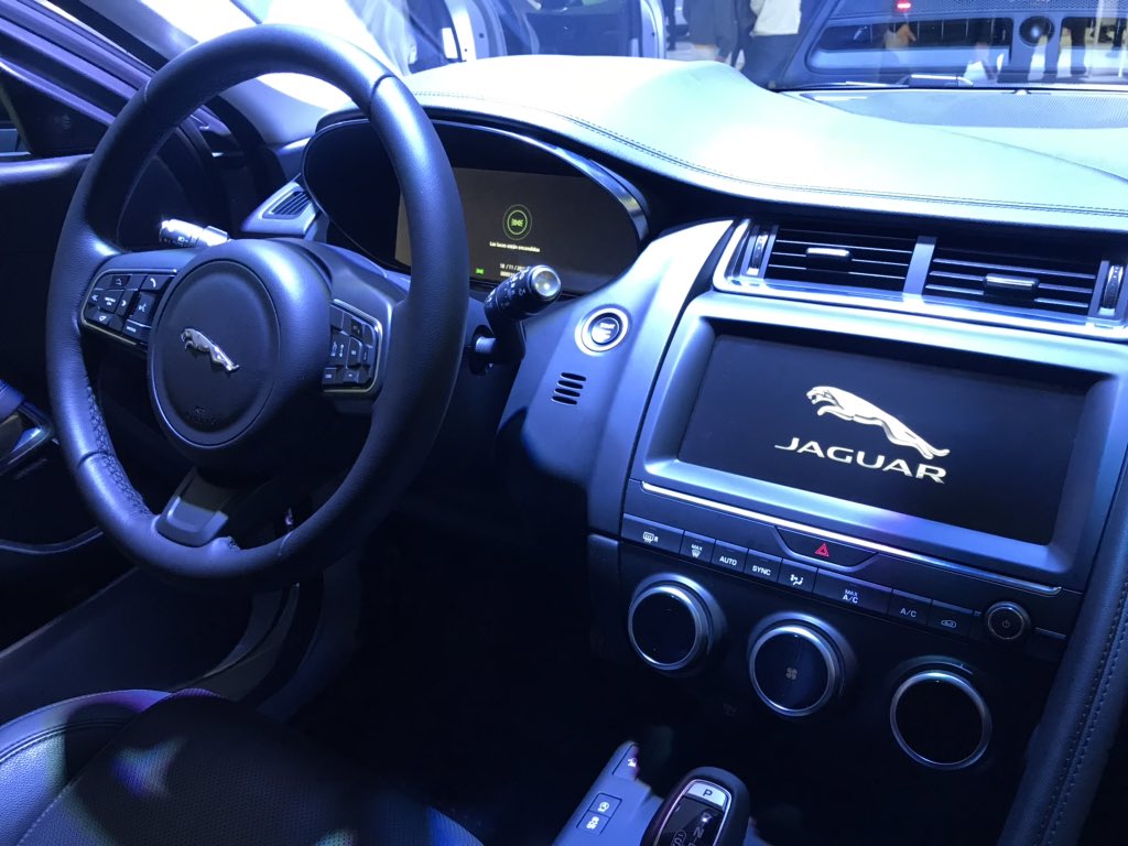 Chacontweet's tweet image. Muy completa la nueva Jaguar E-Pace, creo que la veremos bastante en la calle 👍
.
.
#jaguar #siab #jaguarepace #siab2018 #ledlights #epace #virtualcockpit