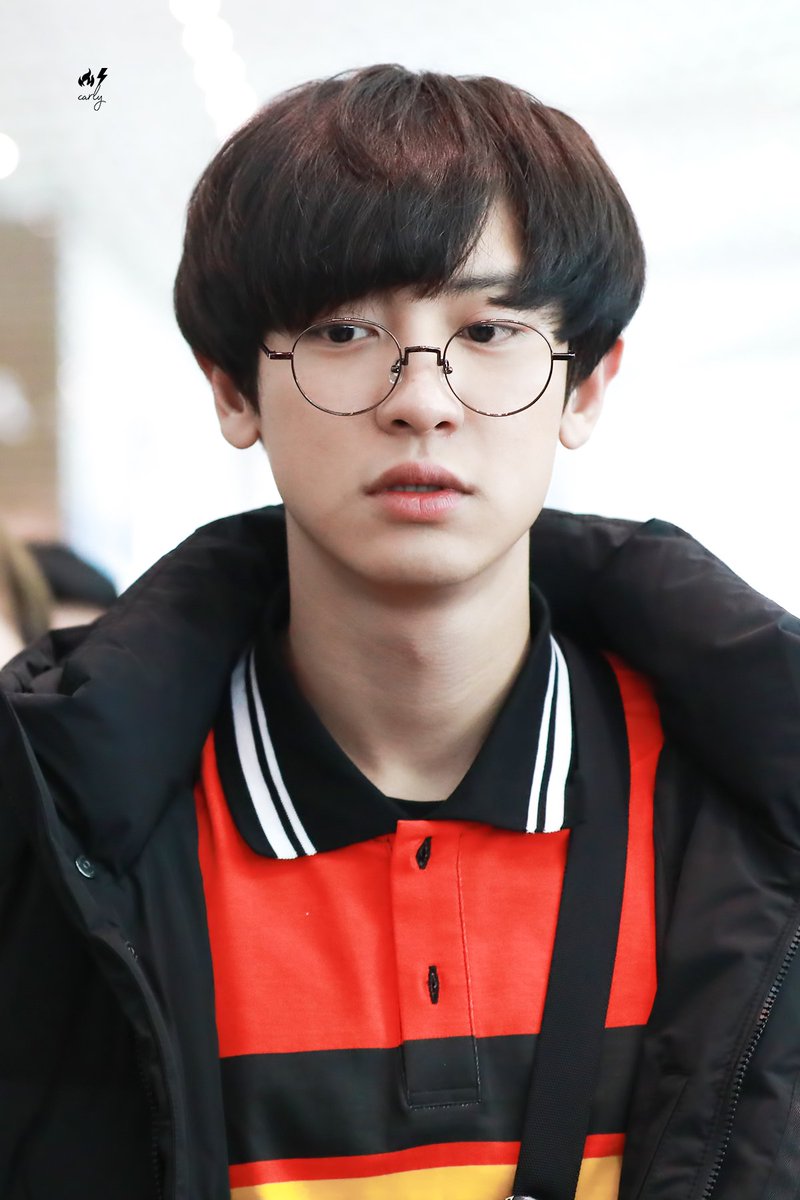 lazyvroom's tweet photo. @chenparadise @LAY_zhang_ @B_hundred_Hyun @weareoneEXO My bias chanyeoliiiii 💙💙 https://t.co/MOTx0gwZwo