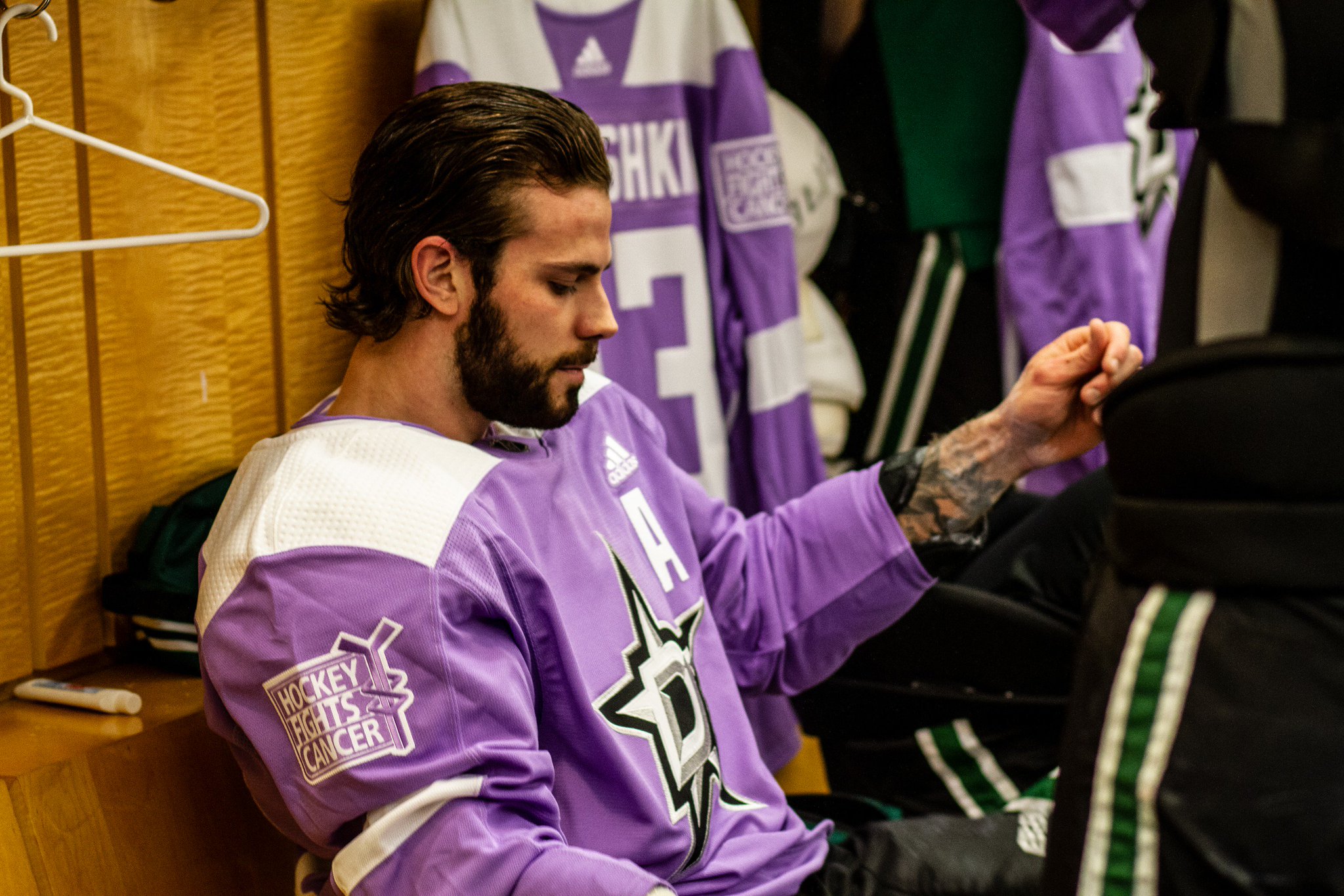 Hockey fights best sale cancer dallas stars