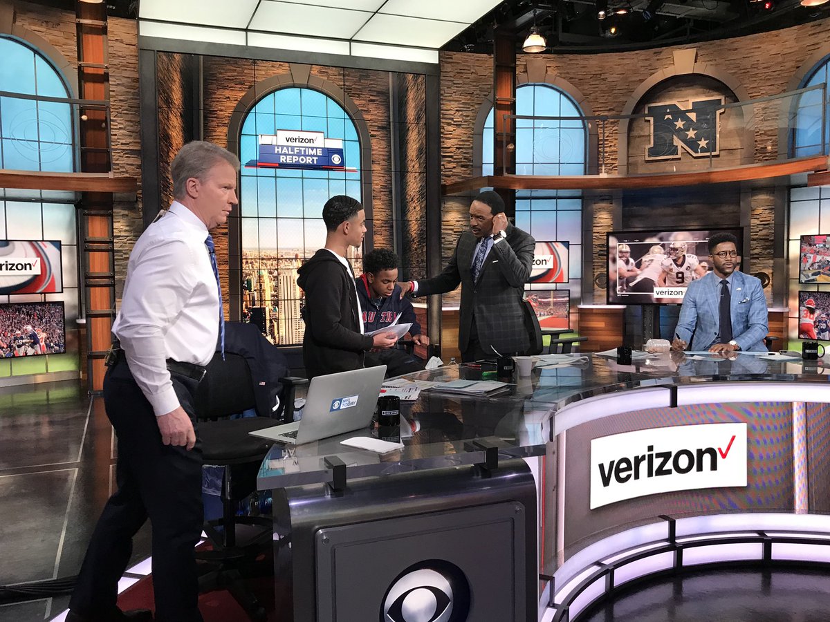 casbycoffey's tweet photo. aspiring to be a broadcaster ! https://t.co/DCMjE550SN