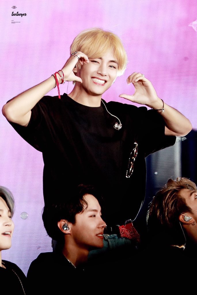 taehyung pics⚡️ tweet media