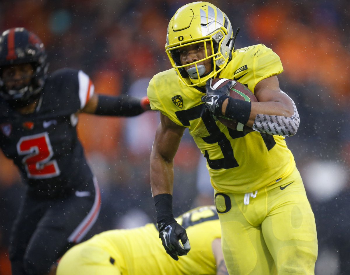 Ducks <a href="/oregonfootball/">Oregon Football</a> wins Civil War, 55-15, over <a href="/BeaverFootball/">Oregon State Football</a> with <a href="/Babydye23/">Travis Dye</a> rushing for freshman record 199 yards, CJ Verdell goes for 187 with 5 TDs. Total Offense for Ducks = 510 yards. <a href="/rg_ducksports/">DuckSports</a> @SteveMims_RG @austinmeekRG
@rgduckfootball
bit.ly/2znAkWC