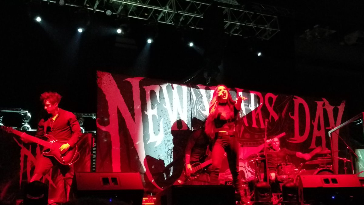 KristenWiers's tweet photo. @Ash_Costello never heard you before.  Saw you tonight in Syracuse and you killed it!! Awesome job!!! https://t.co/oGxOSS1CvU