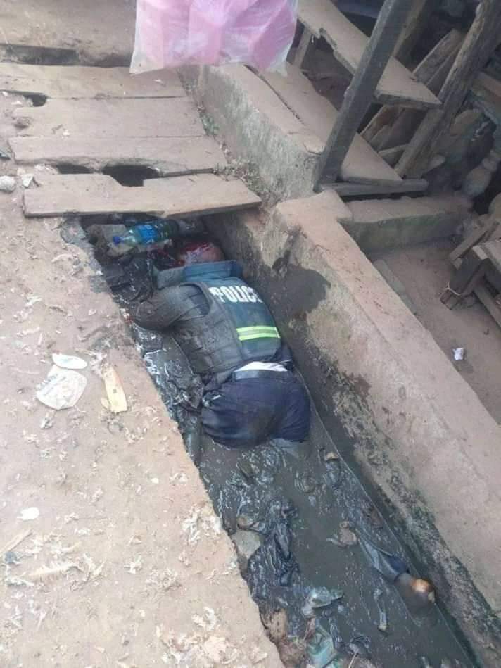 EkeohaZ's tweet photo. #Nigerian government lies lies spread all over the globe, alleged that ipob clashes with police. This pictures proofs Nigeria media as fake. This act was purposely acted by the police.
@PutinRF_Eng @realDonaldTrump @netanyahu @MaziNnamdiKanu https://t.co/aFCnSB3Iip