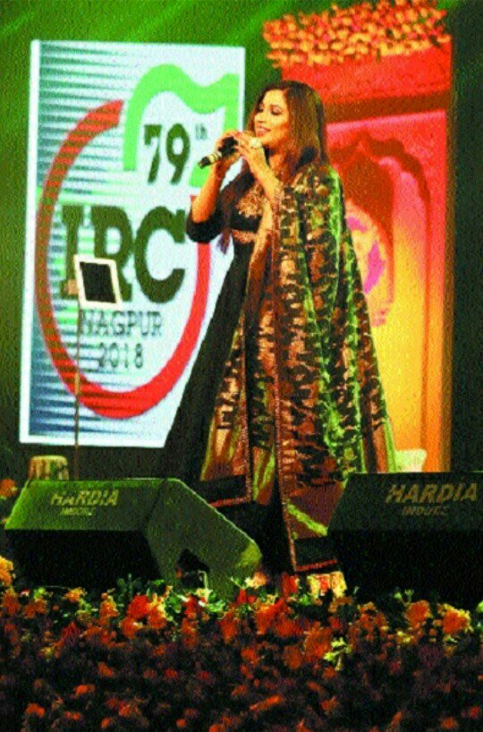 SonaSsg's tweet photo. *EXCLUSIVE CLICKS*(SET-5)
Fully wrapped! π
Here the spotted magic at Indoor stadium Mankapur that spread all around so dynamically. ππ
@shreyaghoshal rocked the soil in #Nagpur on the event of #79thIRC on #25Nov18! π
#ShreyaGhoshalLiveInNagpur2018 https://t.co/jaU9qe9eKT