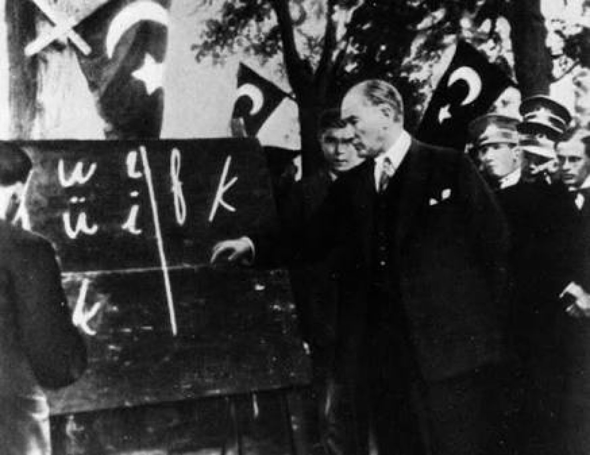 Başta Baş Öğretmenimiz Gazi Mustafa Kemal Atatürk olmak üzere tüm Öğretmenlerimizin 24 Kasım Öğretmenler Günü'nü kutlarız.

#öğretmenlergünü 
#24kasım
#ankara