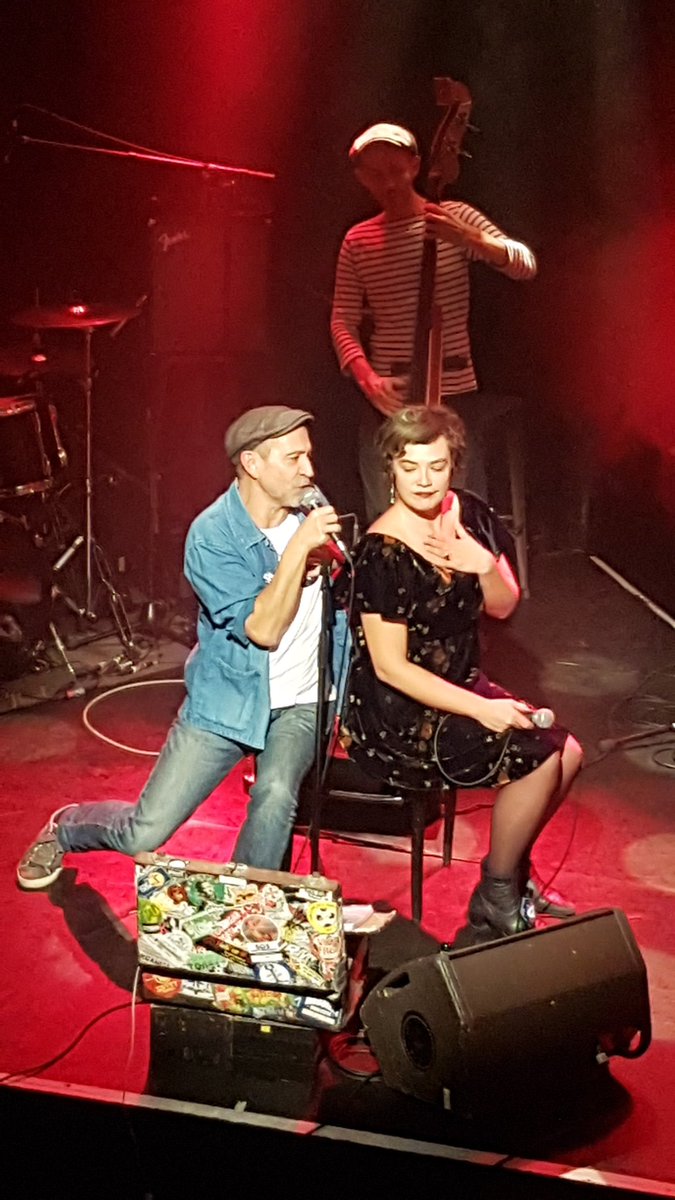 MoussuT's tweet photo. Méchante soirée aux Trois Baudets hier soir ! C'était la régalade avec Rosemary Standley ! On se retrouve ce soir à Barberaz (73) au Brin de Zinc (sans Rosemary par contre...) #24novembre #concert #opérette #moussut #mtj2018 https://t.co/u0H93MbTUA