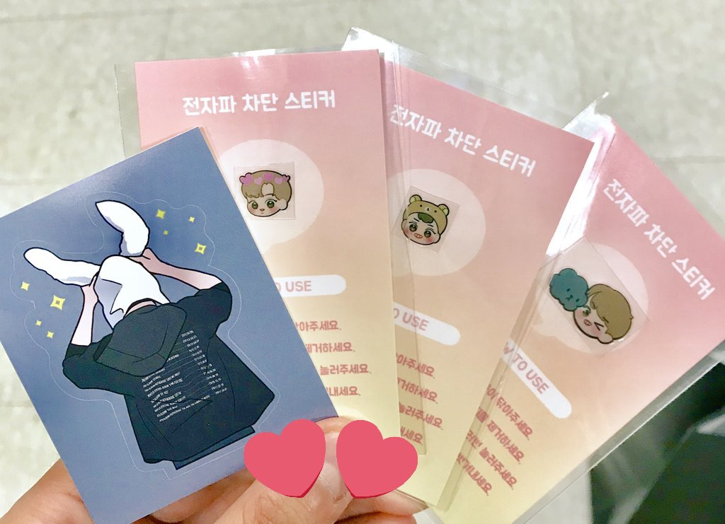XI_XD's tweet photo. 찬열온 Y-1에서 전차스랑 도무송... 갑작스런 나눔합니당 전차스 하나랑 도무송은 맘대루...집어가주세요!! https://t.co/NliwhjeNLz