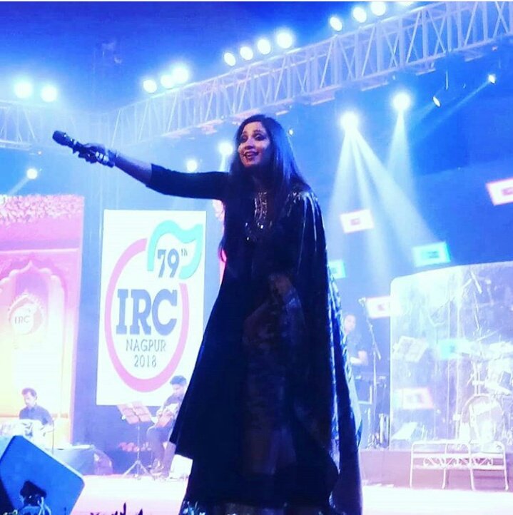 SonaSsg's tweet photo. *EXCLUSIVE CLICKS*(SET-2)
Some glorious stuffs! ♥
The Nightingale of india @shreyaghoshal mesmerized the stage at Indoor stadium Mankapur on #79thIRC in #Nagpur spontendeously at #23Nov18. 😍
#ShreyaghoshalliveinConcert
A night to be remembered 🙏
#SGslayed #SGrocked https://t.co/mGkAIG3VtH
