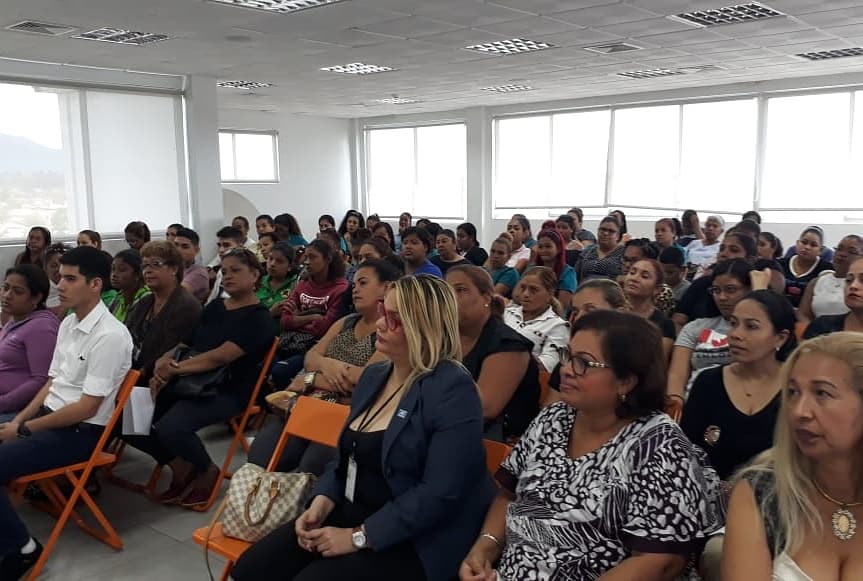 mvallarinoa's tweet photo. Conmemorando el Día Internacional de la Eliminación de la Violencia contra la Mujer. 
Hoy reunidos hablando en familia. Campaña de prevención y  concientización sobre los grandes daños que causa la violencia a la familia y a la sociedad.
#empoderamientodelafamilia #YOSOYFUNDADER https://t.co/J81PZfV69o