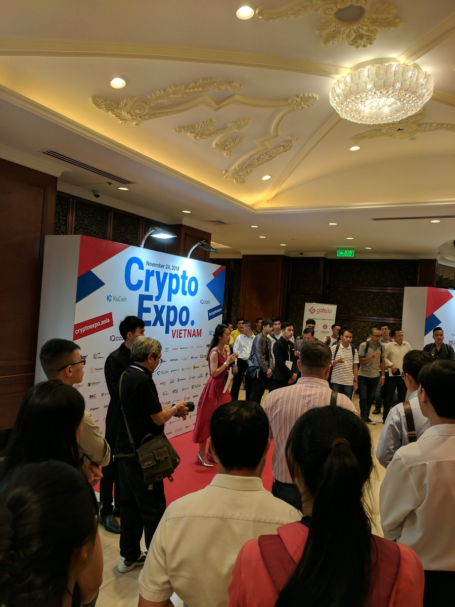 Right_Mesh's tweet image. It's begun! Our team is all set for #cryptoexpoasia 
Come say hi to our #nodebodies at table 1!
