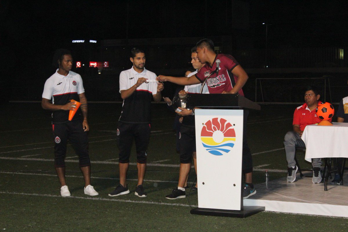 imdcancun's tweet photo. #IrisMora, en representación del director @dmgcancun, estuvo presente en la ceremonia de inauguración del Primer Torneo #Futdown Cancún, en el que participan ocho equipos de Jalisco, Veracruz, Estado de México y Quintana Roo. ⚽️🎖👐🏼👏🏼

#CancúnTierraDeTodos https://t.co/vZN98HV8aL