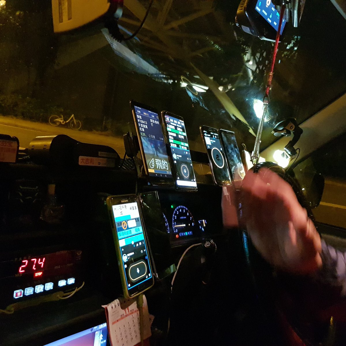 SBarutch's tweet photo. @elonmusk Here is an alternative idea from HK....just a top away irrespective of where ur hand is ....😁 https://t.co/TCdKs7LMkj