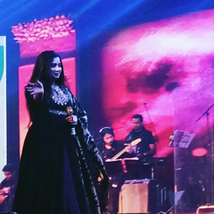 SonaSsg's tweet photo. *EXCLUSIVE CLICKS*(SET-3)
Musical @shreyaghoshal rocked d stage at Indoor stadium Mankapur by her electrifying, sweetest &amp; spontendeous vocal on the event of #79thIRC in #Nagpur 😍
#ShreyaGhoshalLiveInConcert
#SGmagic #SGslayed 
A night to be mesmerized.😍 #23Nov18 https://t.co/hNpnytsdNf