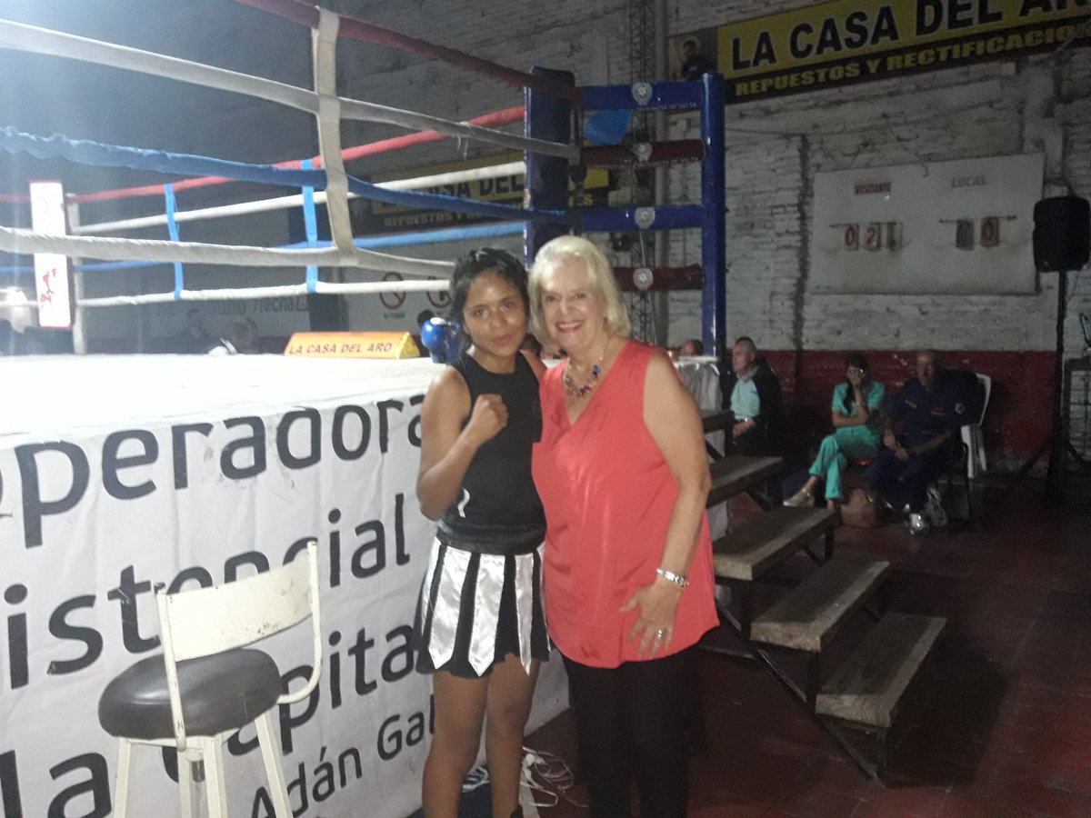 MariaSilviaVar3's tweet photo. Un gran gusto compartir una noche de boxeo viendo ganar a Mara "La Zurda" Fabián ,Campeona Nacional en los Juegos Evita 2018 realizados en Mar del Plata #BoxeoSalta #BoxFemenino https://t.co/r37iGs2mGj