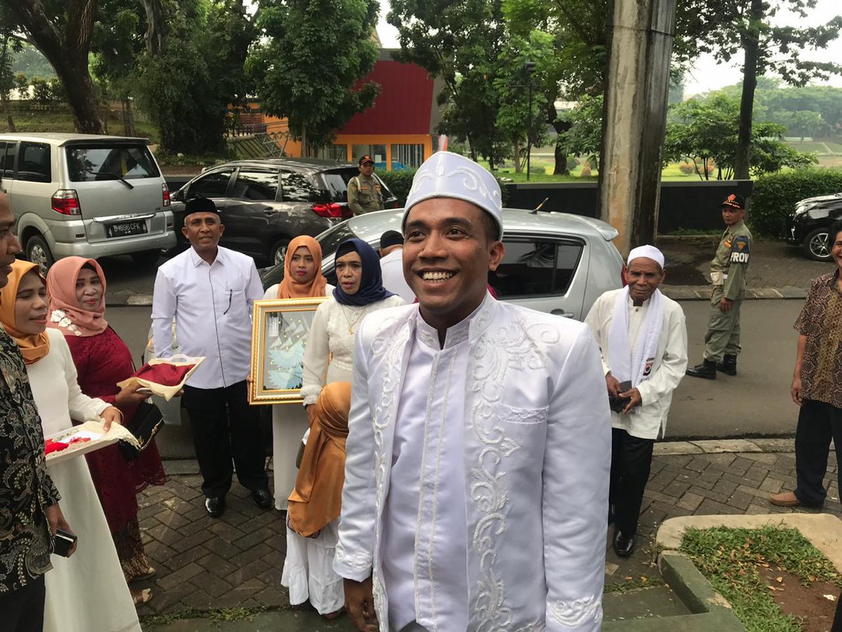 abdulsalim99's tweet photo. Congaratulations...happy wedding
Sahabat Rustam ini di samping sebagai Komandan Baritim Pusat ,Beliau juga salah satu nadi penggerak di PP GP Ansor karen beliau di kesekretariatan, SK Ansor dan Banser se Indonesia ada di tangannya.

#BanserRustamRabi https://t.co/evLJxPM4sJ