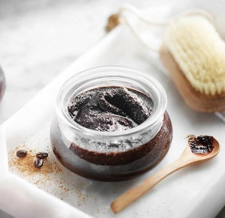 RELAX 💆🏼 Try this coffee sugar scrub and treat your skin. Recipe in the link below. 

spr.ly/6013EDADf
