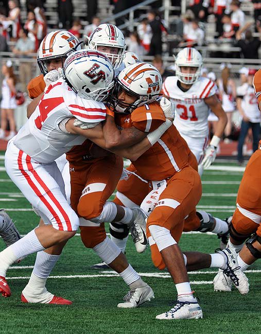 jayplot's tweet photo. All @LTHSCavFootball eyes were on @jm_mavs QB Heaggans, who found going particularly tough early. @HunterSimo_, @MattPeterman27, @djohnson45_ wrapped him up in opening quarter. https://t.co/r0NK2klWJO