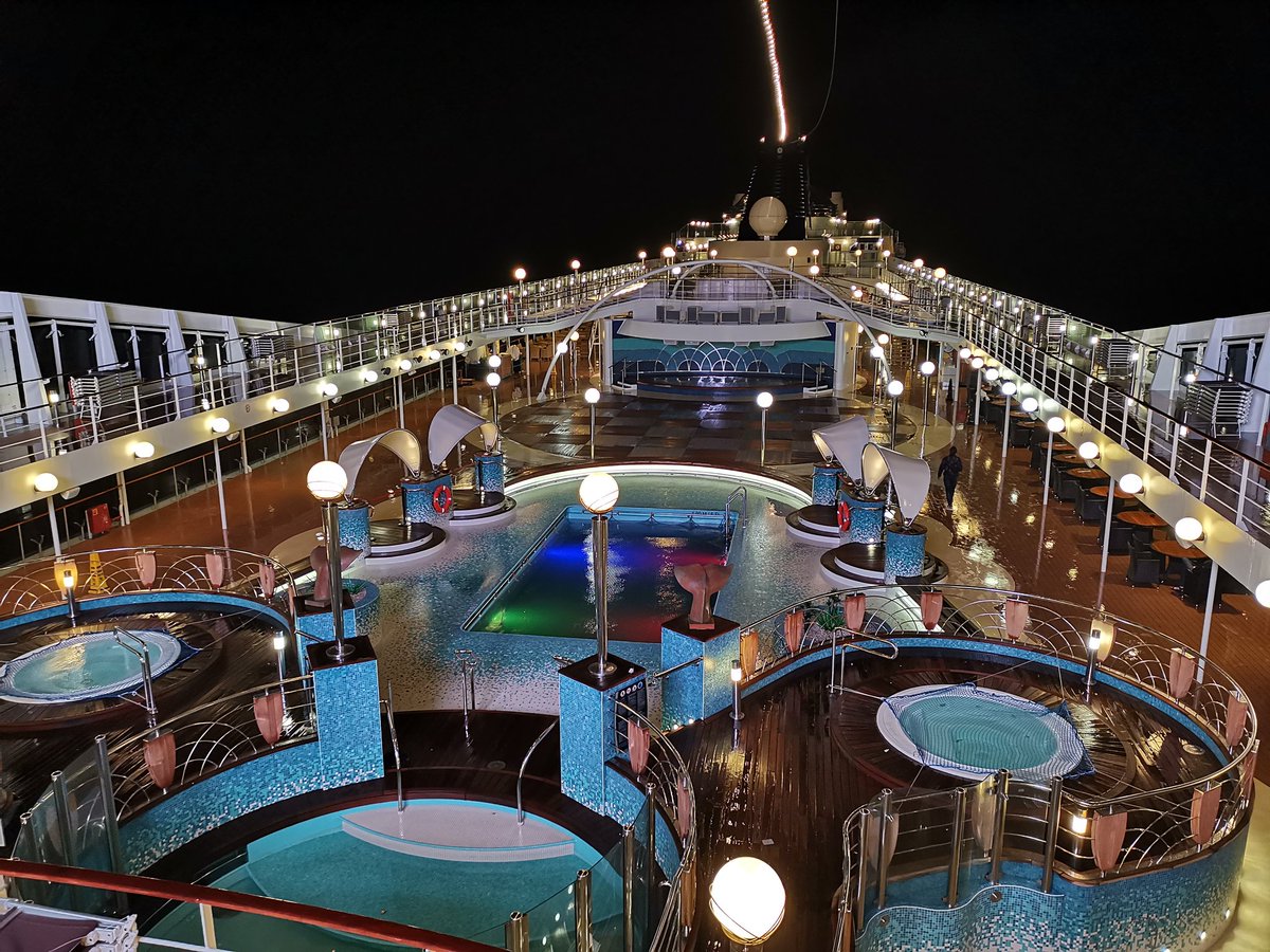 TechnoBokMedia's tweet image. Low light photography at its very best. The @HuaweiZA Mate 20 Pro #OutToSea #Mate20Pro #Huawei
