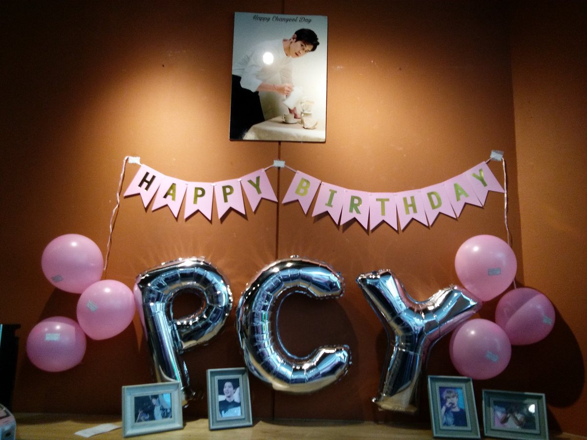 nurzalilamustaf's tweet photo. Thank you for organize birthday event for our chanyeol ❤ the deco so pretty SARANGHAE 😚@yeoliyeoli27 #PCY27THBDAY #HAPYYCHANYEOLDAY #HappyChanyeolDayMY https://t.co/nOkr2Fc3tT