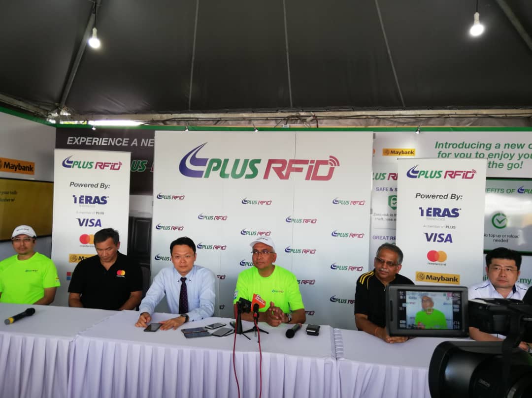 plus2u's tweet photo. Sesi soal-jawab media Program Perintis Awam RFID PLUS dengan Pengarah Urusan PLUS, Datuk Azman Ismail serta wakil-wakil rakan niaga Visa Malaysia, Mastercard, Maybank, Microsoft dan Teras Teknologi.
#PLUSRFID #PLUSMiles https://t.co/MVKq3skkRb