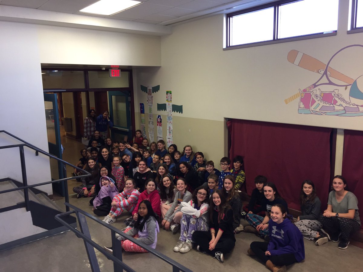 HarshiniFazl's tweet photo. E6/E7 Ss enjoyed their time together creating a collaborative project #buddyweek @NorthleaTDSB @AOssher https://t.co/HOBRH5EiBj
