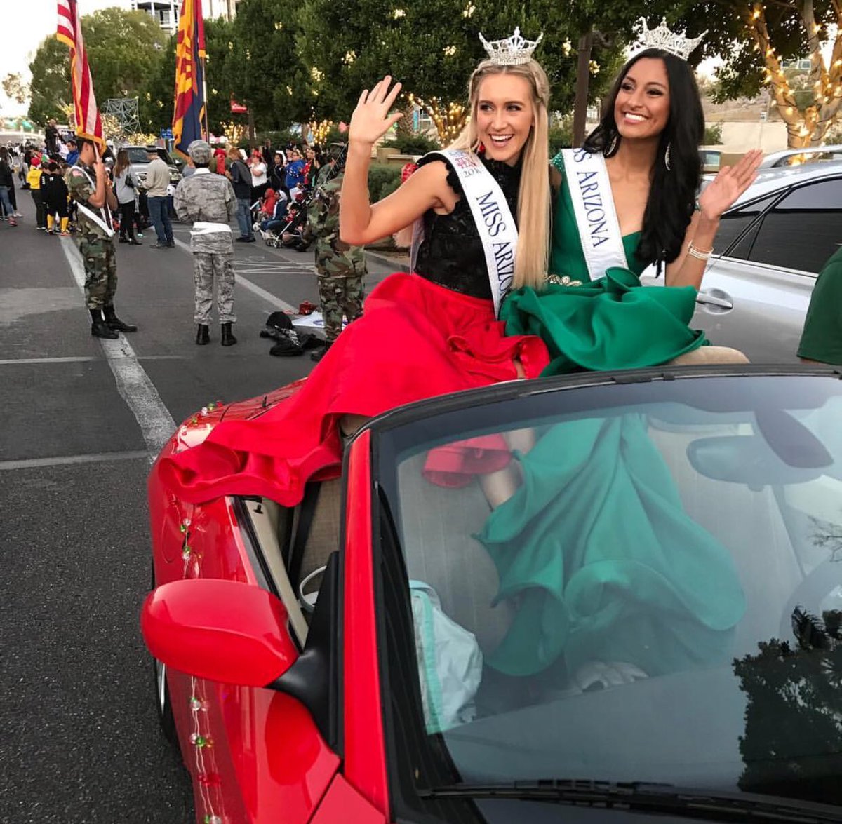 MissAmericaAZ's tweet photo. Thank you @tempekiwanis for inviting @maoteenaz and I to participate in the @downtowntempe Fantasy of Lights parade ๐๐๐
โข
#missarizona #missamerica #christmas #christmasparade #tempe #arizona #downtowntempe #lightsparade #fantasyoflights #seasonsgreentings #blackfriday https://t.co/lWscVzh6bI