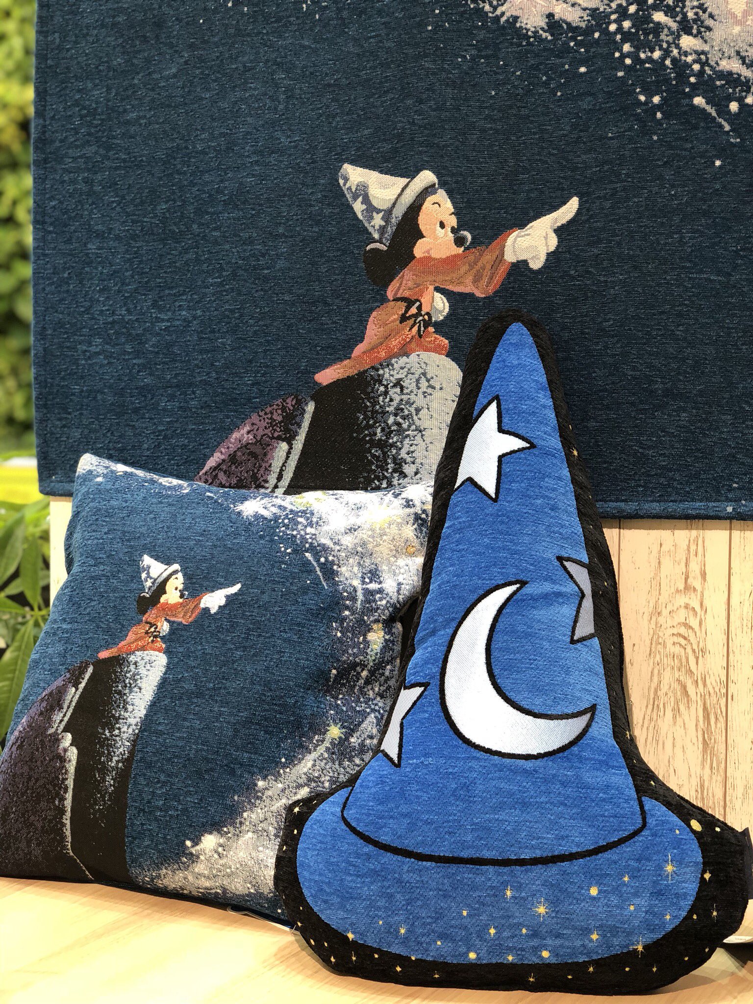 大塚家具 Idc Otsuka Twitterissa ディズニー映画 ファンタジア の世界観をゴブラン織りのクッション マットで表現しました T Co 2jcvrvjouz 大塚家具 ディズニー ミッキー ミッキー90周年 新宿 Disney