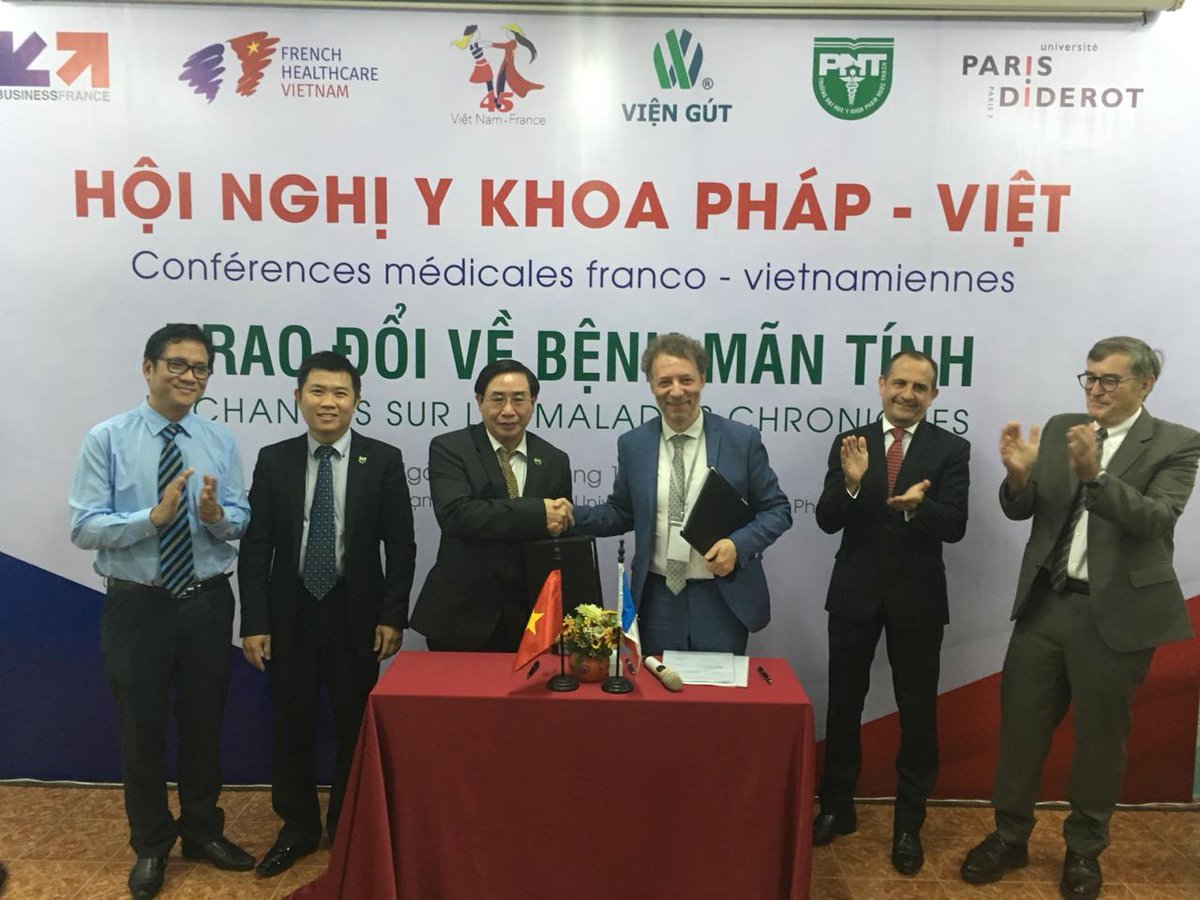 VincentFloreani's tweet photo. Signature ce samedi matin d'un accord de coopération entre  l'université Paris Diderot et l'université de médecine Pham Ngoc Thach, lors de conférences franco-vietnamiennes sur les maladies chroniques. https://t.co/rMFrnOsCRp