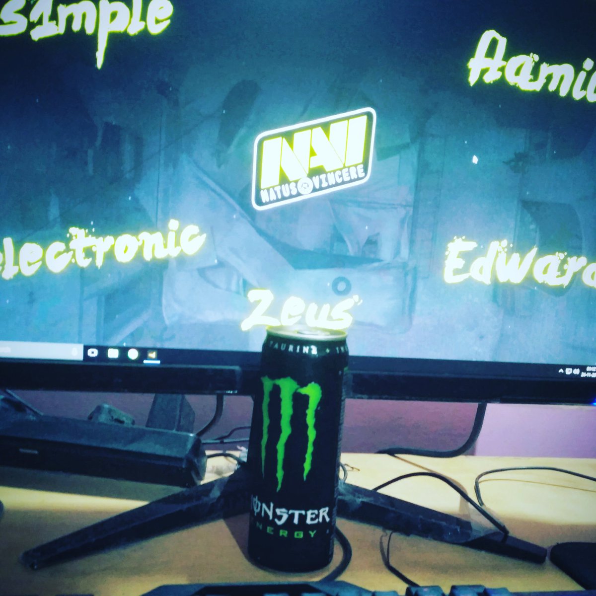 kausheeknaik's tweet photo. Energy booster while streaming.
Hey @natusvincere @MonsterGaming how good is this pic? 😉😉😋😋
#natusvincere #monsterenergy #NAVINATION #thegoangamer https://t.co/EoAGgHbaoL