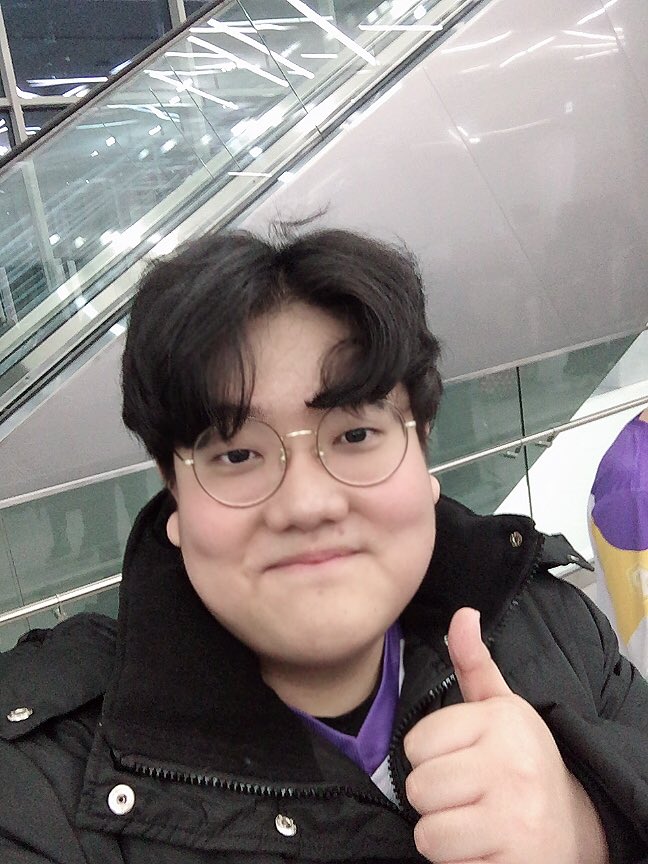 balconi_mura's tweet photo. 레인저스!! 뽀삐 스카손 멘순 월클
긴말 안할게요 최고 🤤😆❤️
점점 셀카 실력이 느는 그들....^^7
#오피게이밍 #레인저스 #헌터스 #TOP #Op_gaming #rangers #hunters https://t.co/VKxZQlKdFt