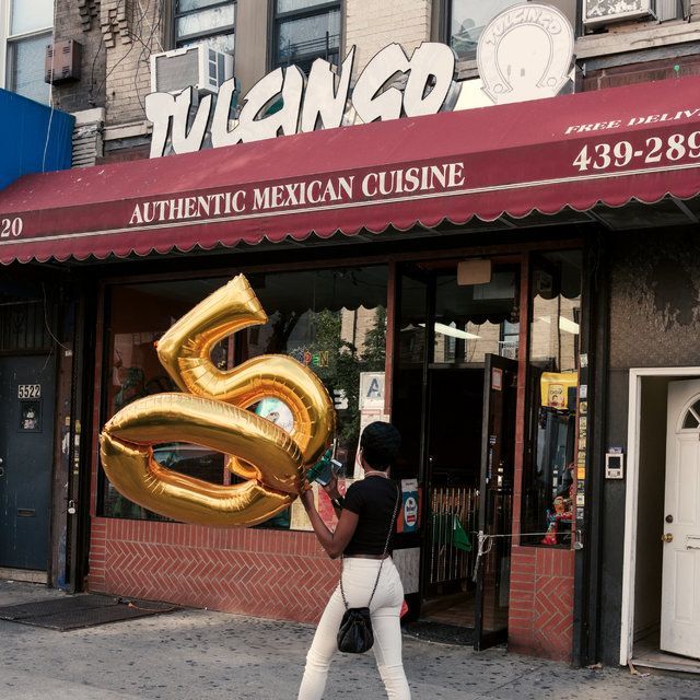 atulkarmarkar's tweet photo. Nice read on how "Choc", a quirky calligraphic typeface drawn by a French graphic designer in the 1950s, has taken over storefronts in New York #typography #calligraphy  https://t.co/j7aaEjdxs9 https://t.co/zdT2byEBNT