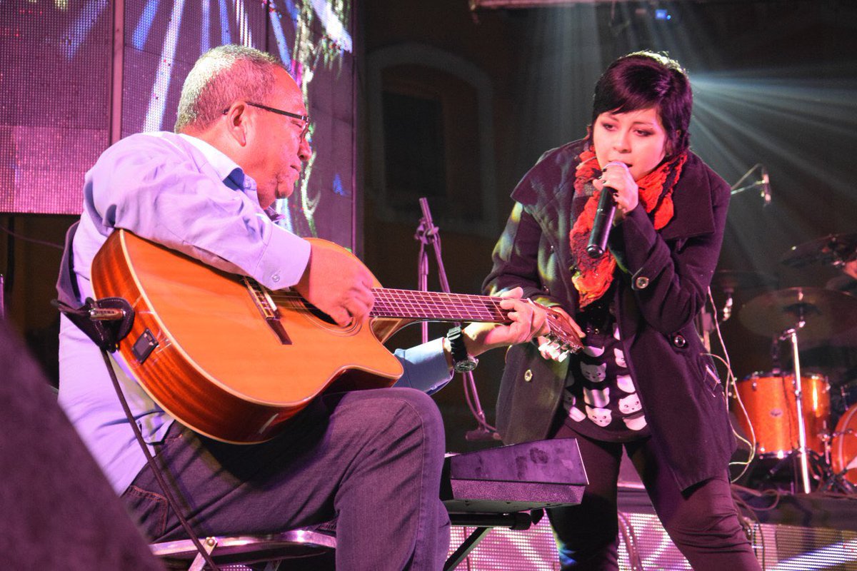 GobiernoCholula's tweet photo. Ahora recibimos en el escenario del #Vaniloquio2018 a @maferlabastida, orgullosa cholulteca y participante de @LaVozMexico, quien junto a #Corux nos regala una gran noche. 🎙 🎶🎼
#MásUnidosMásLogros https://t.co/eeTLcTHKdE