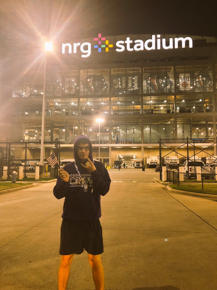 blaine_thib's tweet photo. ROUND 3 BABY https://t.co/LdlEcitXc1