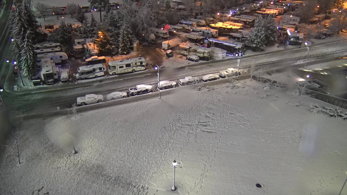 WSUPullman's tweet photo. Please be careful around @WSUPullman and on area roads. Visit https://t.co/yyPDD1lFwW to find @wsdot links and more. βοΈβοΈπ¨Β #BeSafeCougs #WSUSnow #WSU #GoCougs https://t.co/50sVa0oRJ0