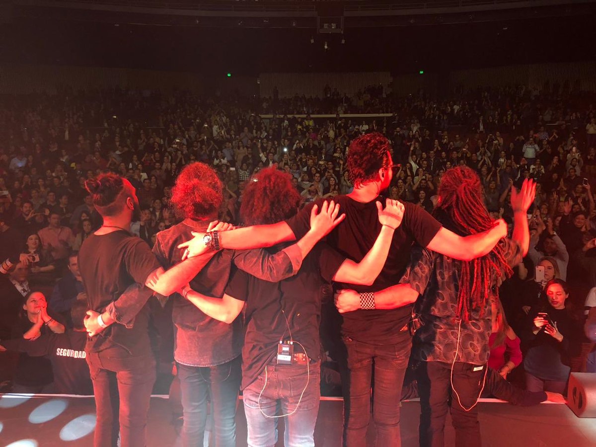 iambetocuevas's tweet photo. ¡Muchas gracias #Monterrey por acompañarme esta noche en el @AuditorioPM y revivir 30 años de éxitos conmigo! 🙏🏼 #BetoCuevasEnConcierto 🎶🎸 ¡ARRIBA #MONTERREY! https://t.co/Bse0qodh1S
